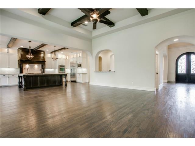 6404 Carmel Falls kitchen