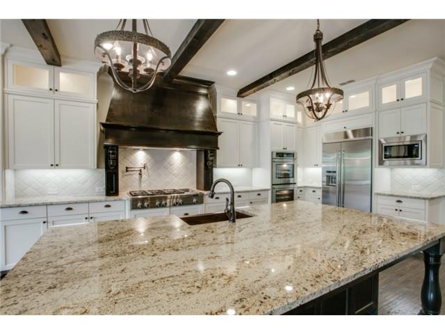 6404 Carmel Falls kitchen3
