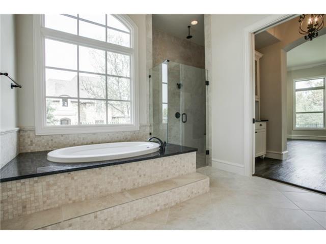 6404 Marble Falls master bath2
