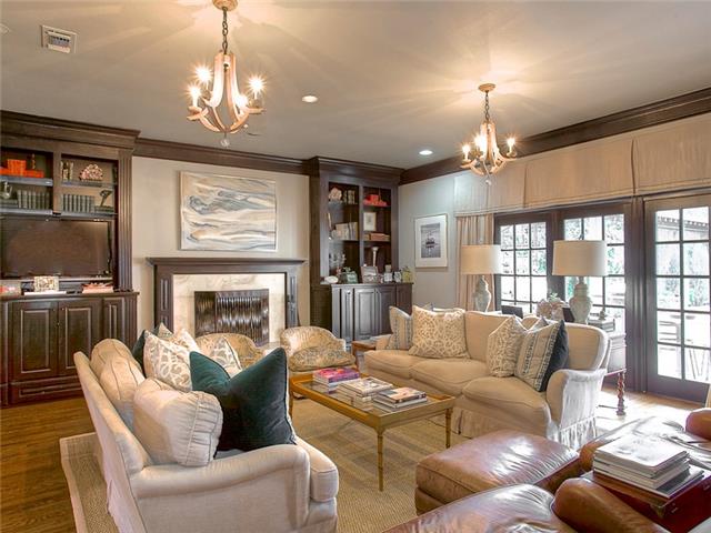 400 Virginia Place Family Room