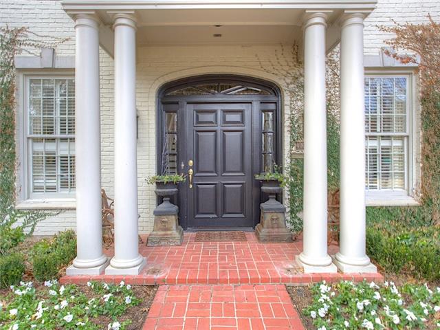 400 Virginia Place door