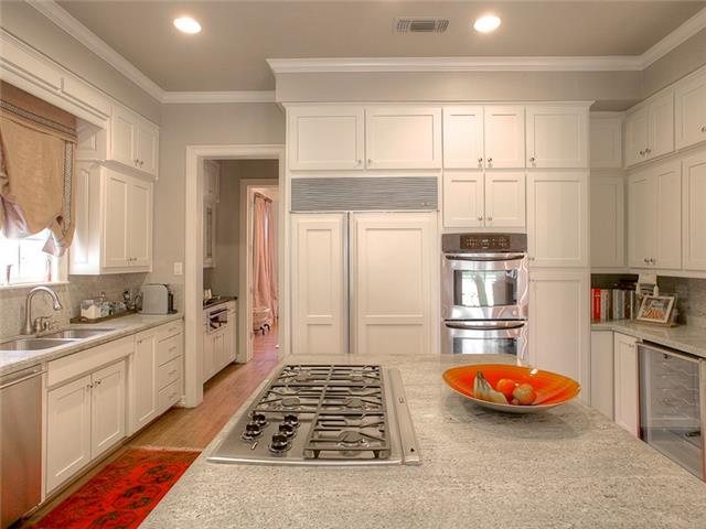 400 Virginia Place kitchen 2