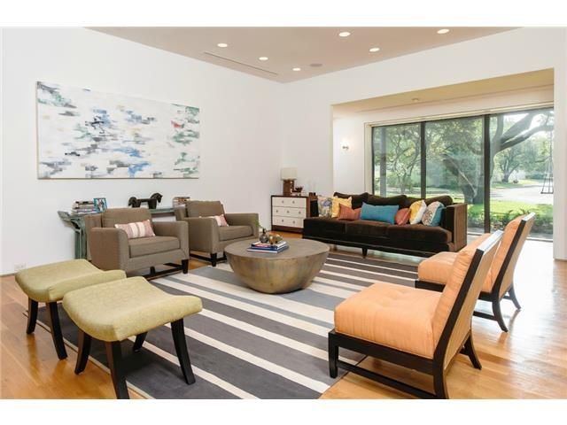 4445 College Park LR3