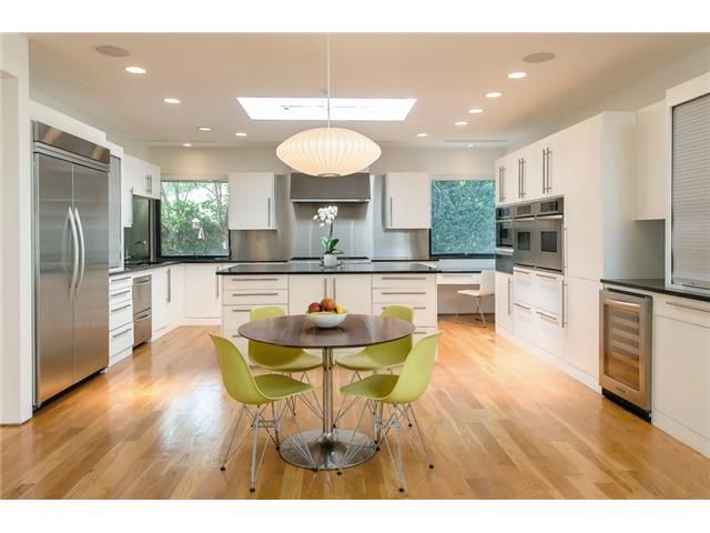 4445 College Park kitchen 2
