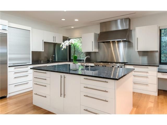 4445 College Park kitchen 3