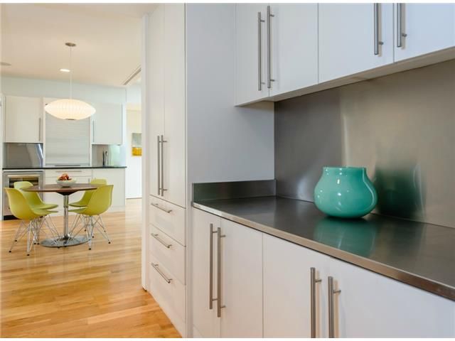 4445 College Park kitchen