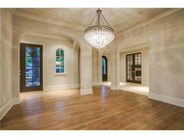 6831 Pemberton dining room