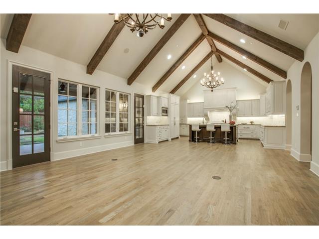 6831 Pemberton kitchen1