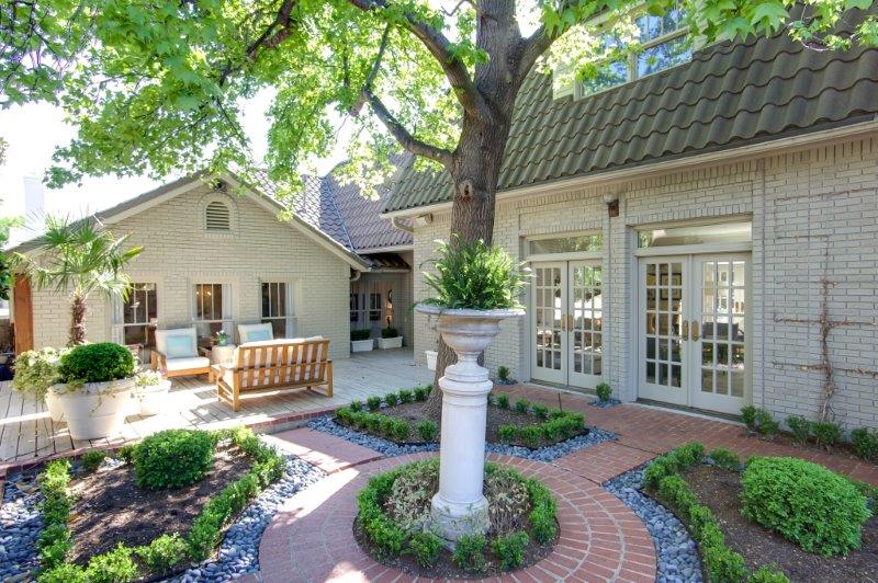 Crestline gardens