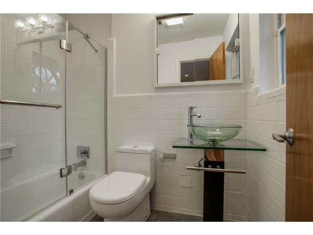 11666 Saxon Bathroom
