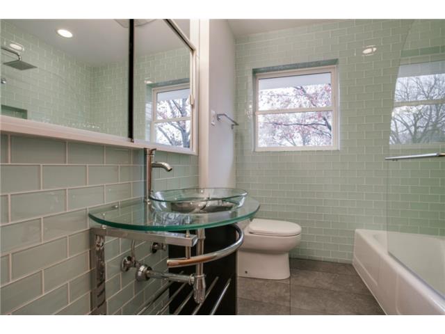 11666 Saxon Second Bath