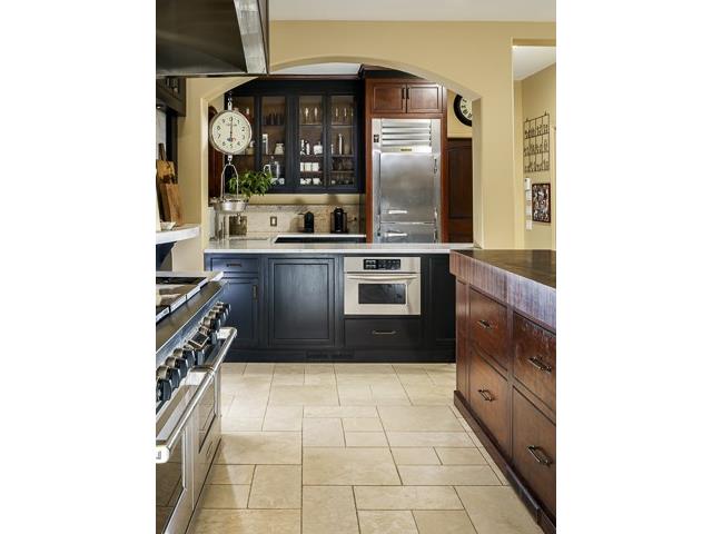 5344 Surrey Circle kitchen 2