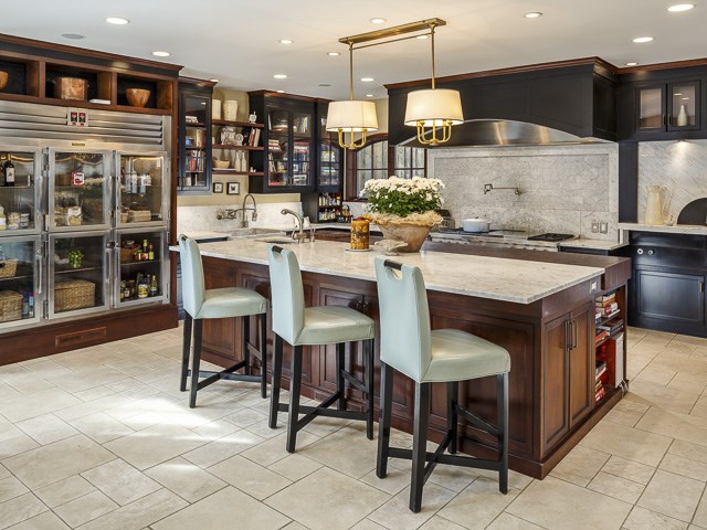 5344 Surrey Circle kitchen