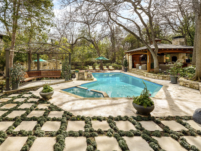 5344 Surrey Circle pool patio