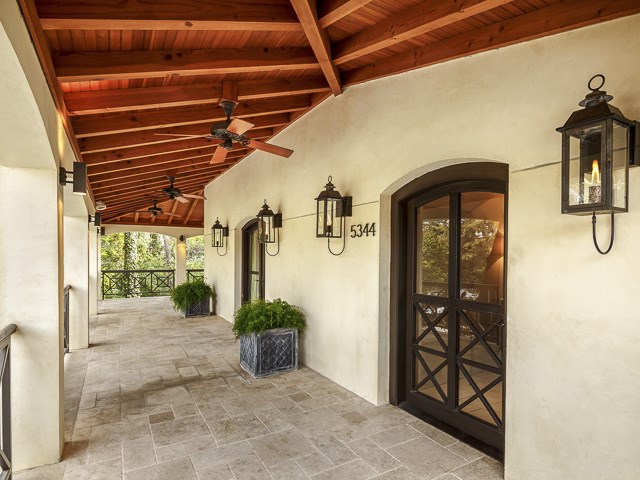 5344 Surrey Circle porch