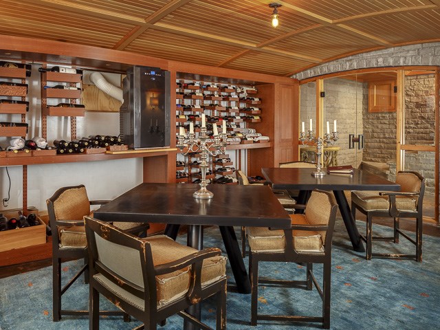 5433 Surrey Circle wine