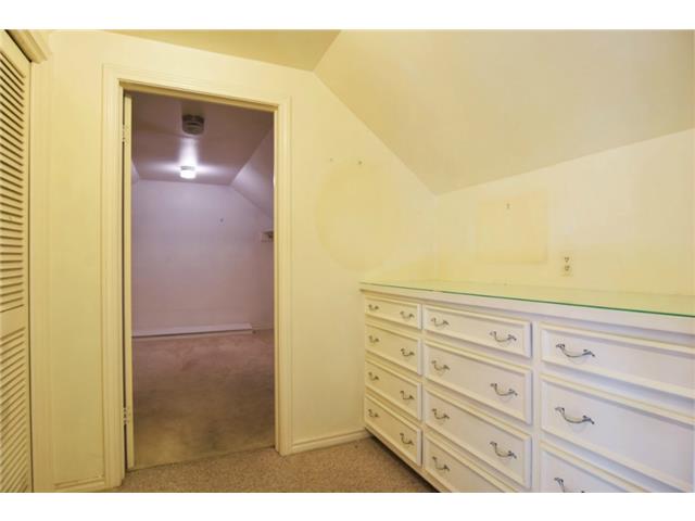 7012 Wakefield master closet