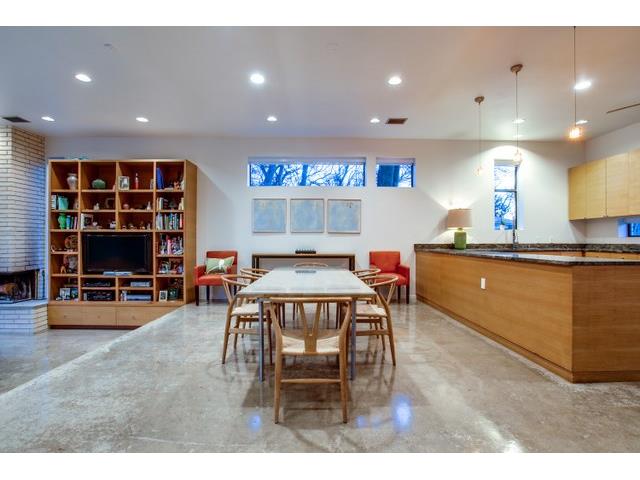 9562 Ash Creek Dining
