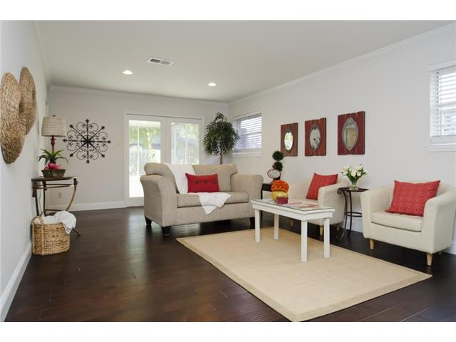 Great Family Room with doors to the outdoor living screened porc