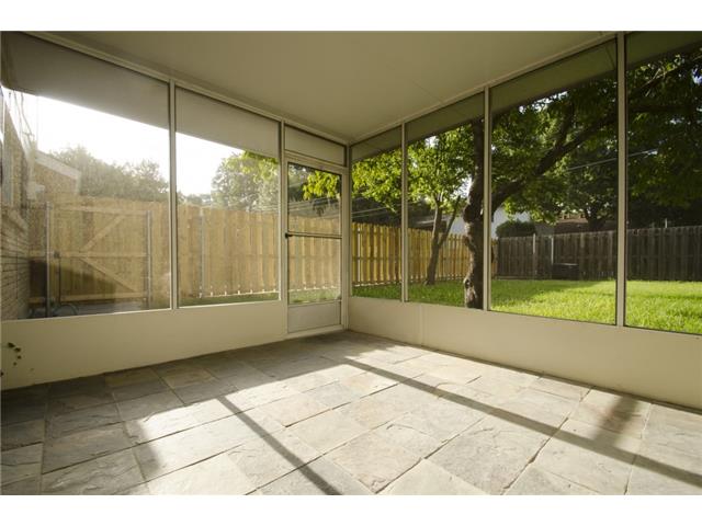 Awesome screened porch!