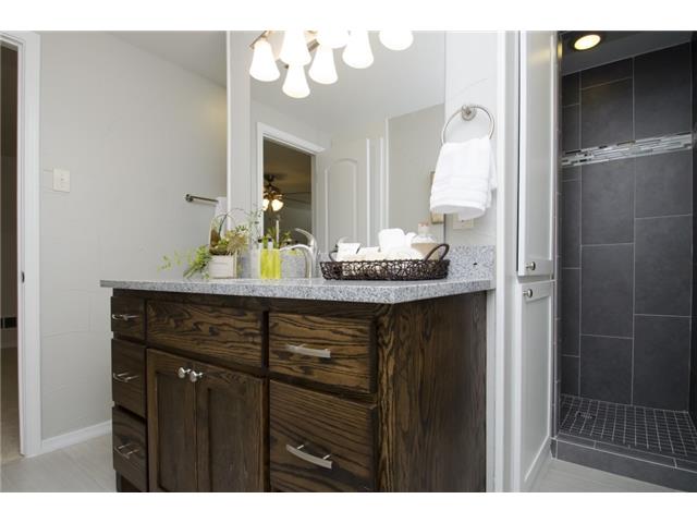 Separate shower & tub in the upstairs bath