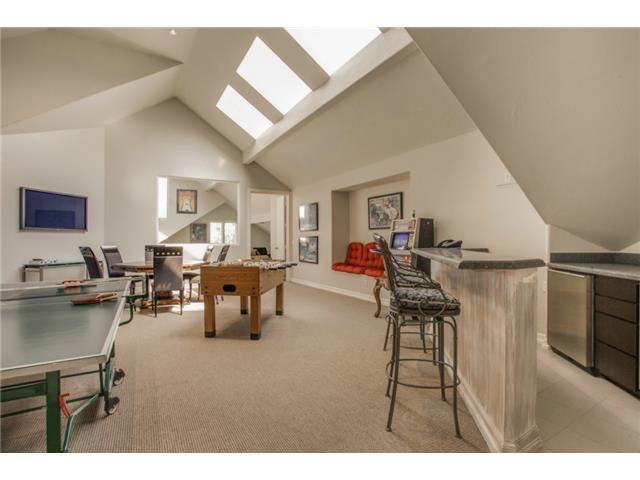 10427 Lennox gameroom