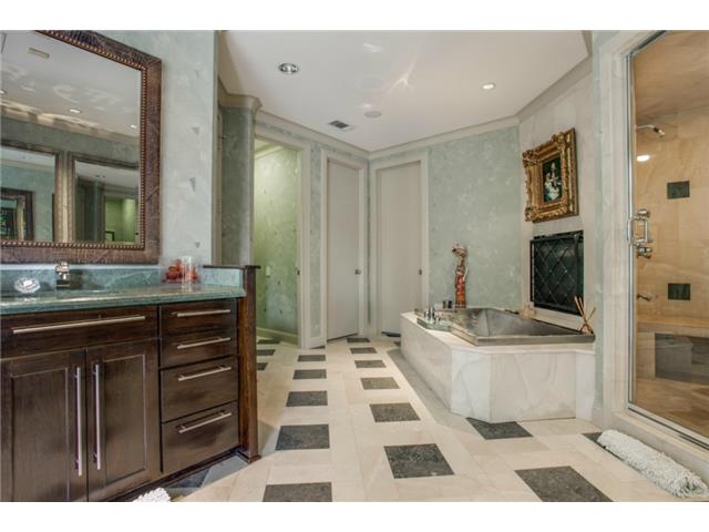 10427 Lennox master bath 1