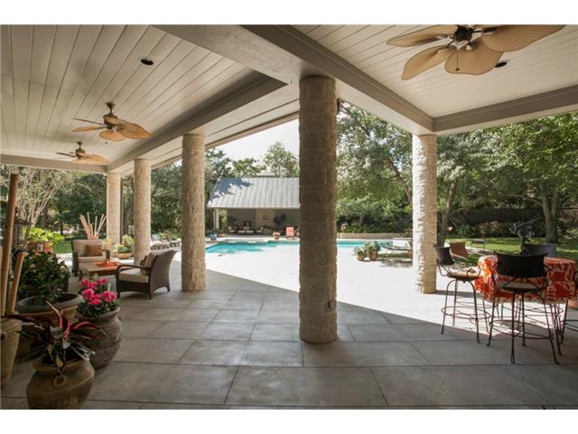 10427 Lennox outdoor party room