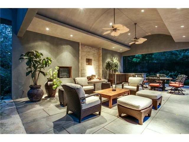 10427 Lennox party room