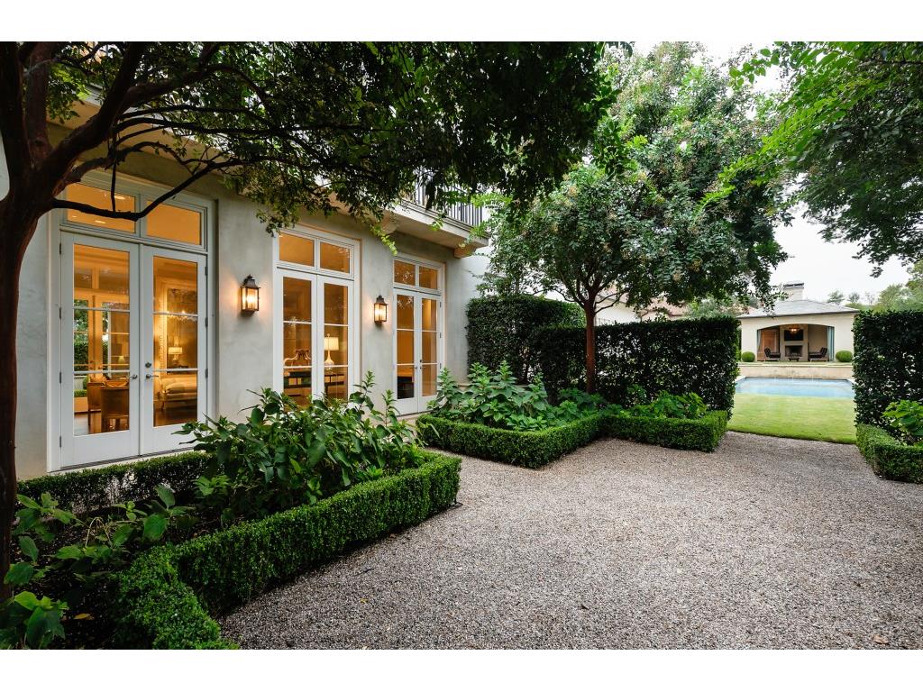 2104 Cedar Elm gardens