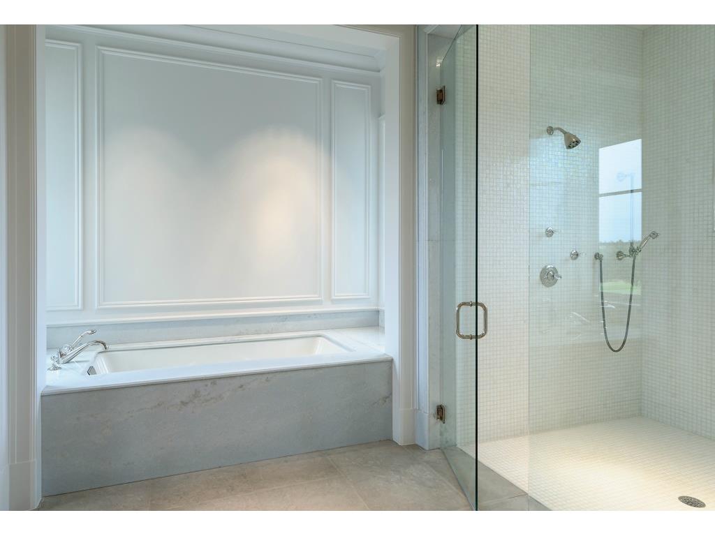 2104 cedar Elm Terrace master tub