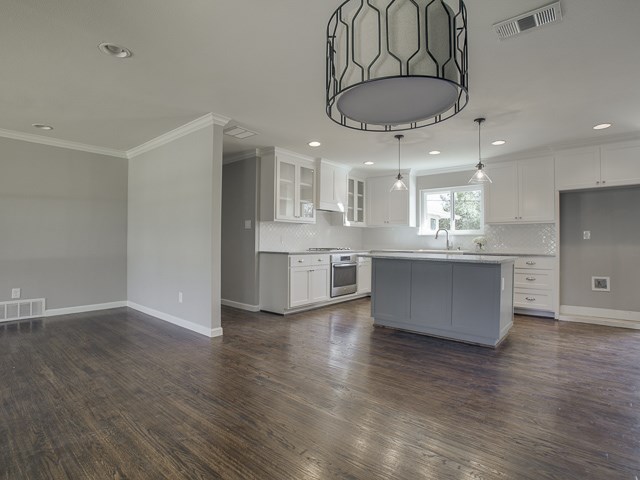 4050 Valley Ridge Dining to Kitchen