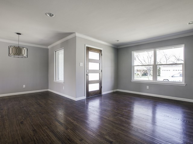 4050 Valley Ridge Foyer