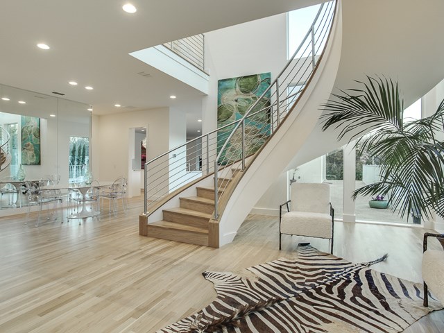 43 Downs Lake Foyer