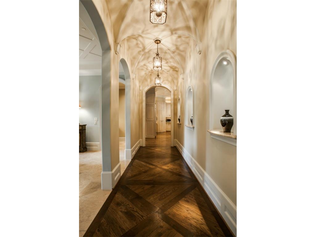 Beautiful droin ceiling, patterned wood floor and art niches in