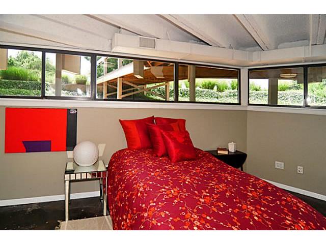 9729 Van Dyke Guest Bed