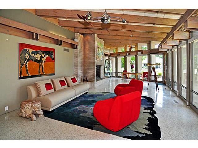 9729 Van Dyke Living
