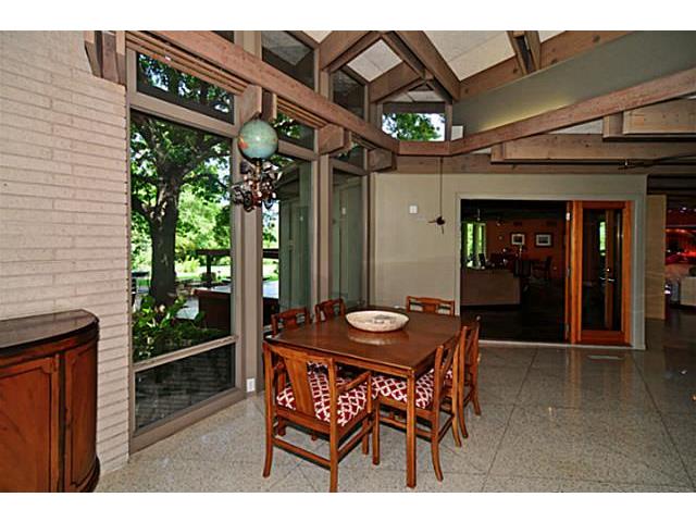 9729 Van Dyke dining