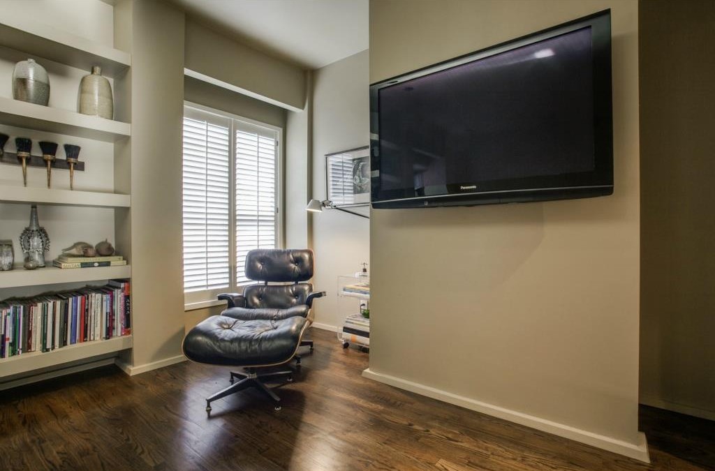 Oak Lawn condo