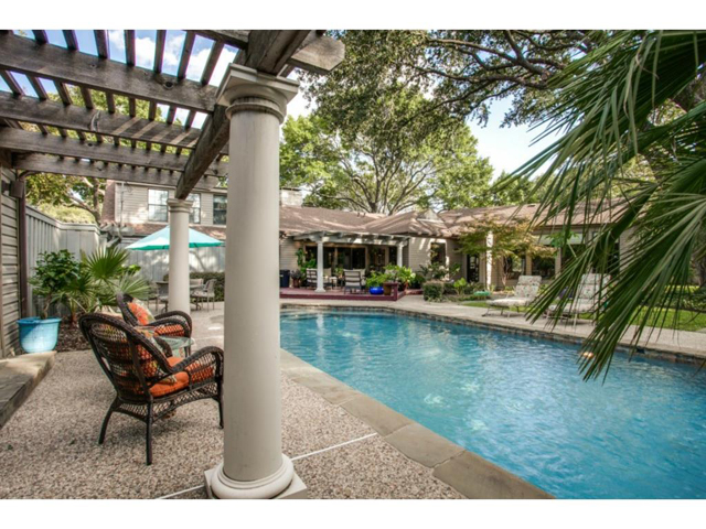 6701 Inwood Cabana