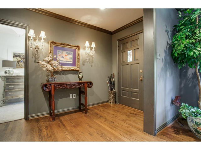 6701 Inwood Foyer