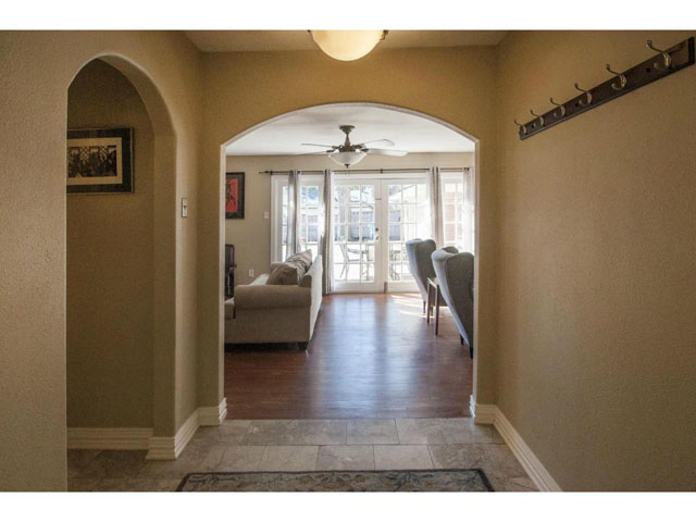 806 Knoll Entry