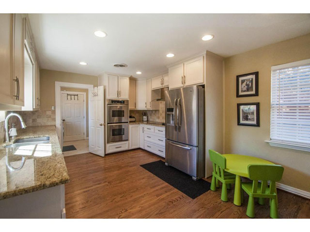 806 Knoll Kitchen 1