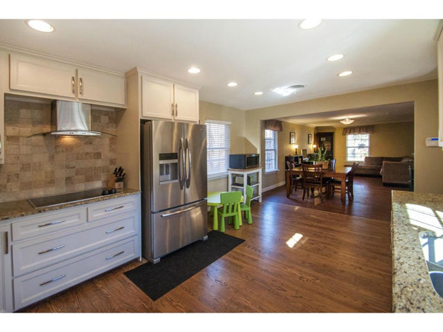 806 Knoll Kitchen 2