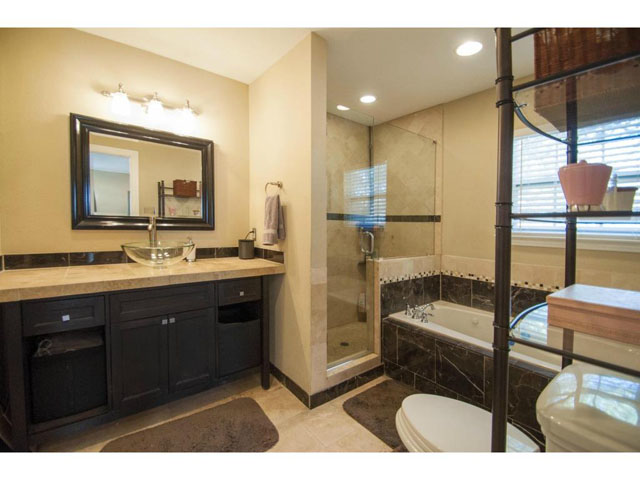 806 Knoll Master Bath