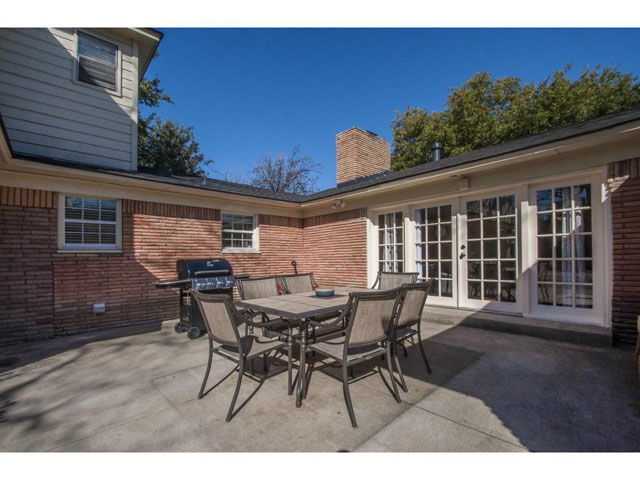 806 Knoll Patio