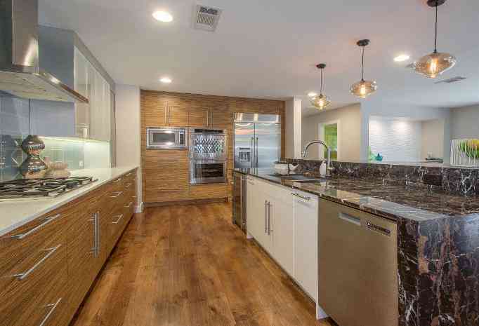 9026_McCraw_Drive_noe_de_leon_identity_real_estate_kitchen1-682x465