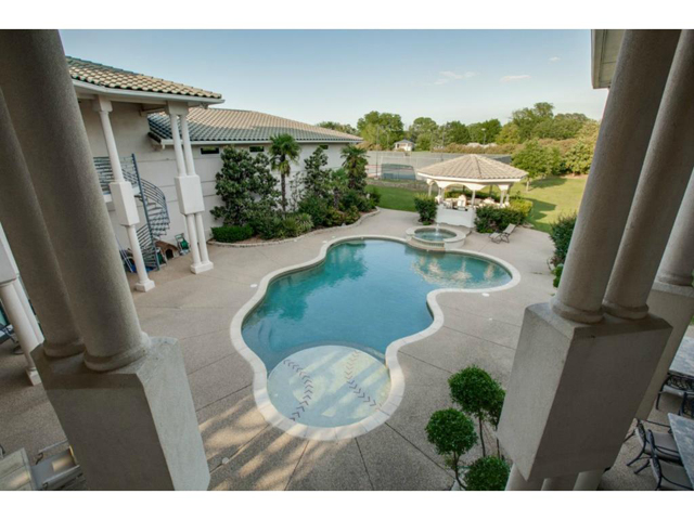 533 White Chapel Aerial Pool