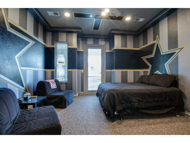 533 White Chapel Boys Room