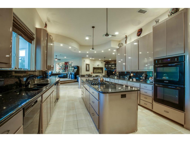 533 White Chapel Kitchen 2